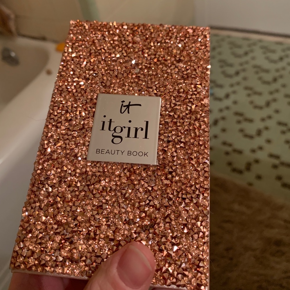 ISO it girl beauty book